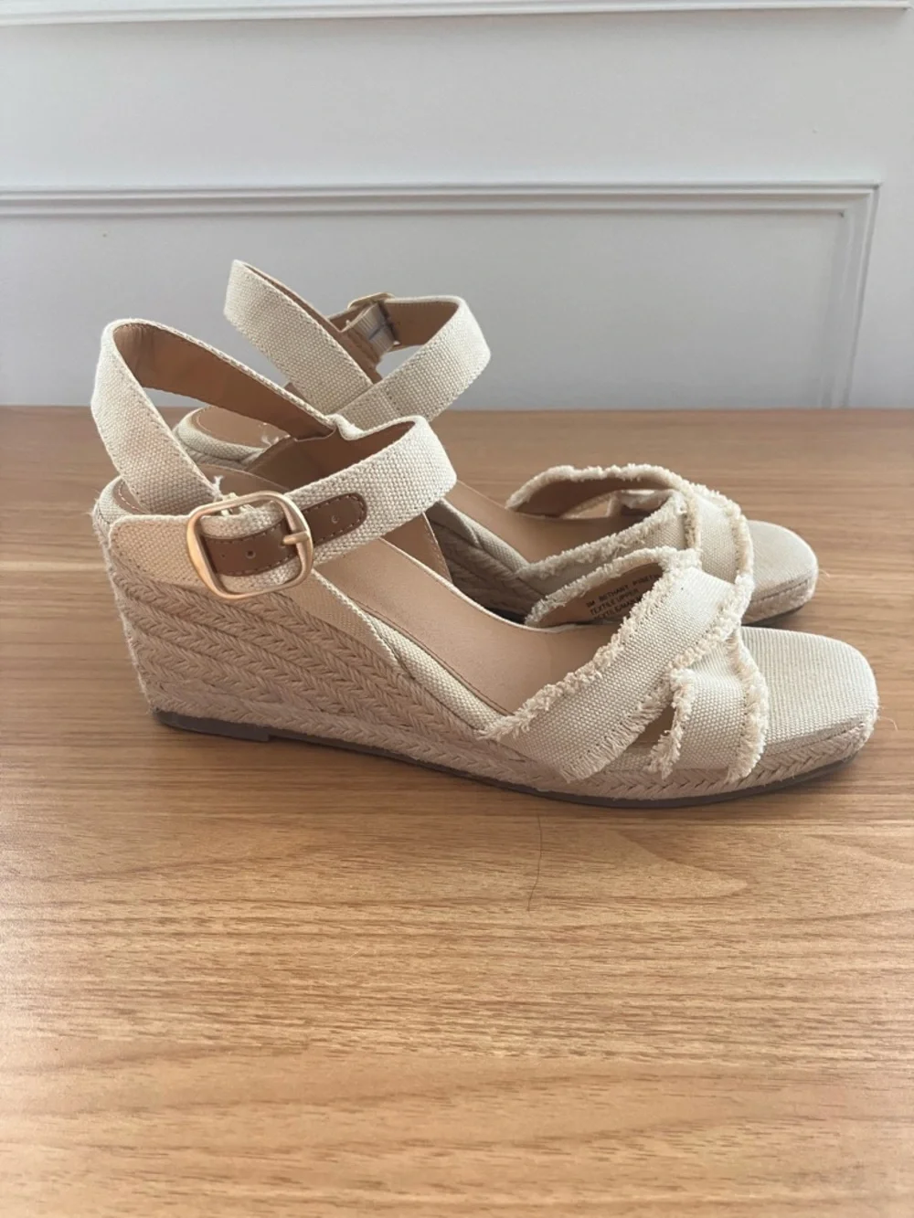 Tommy Bahama light cream
